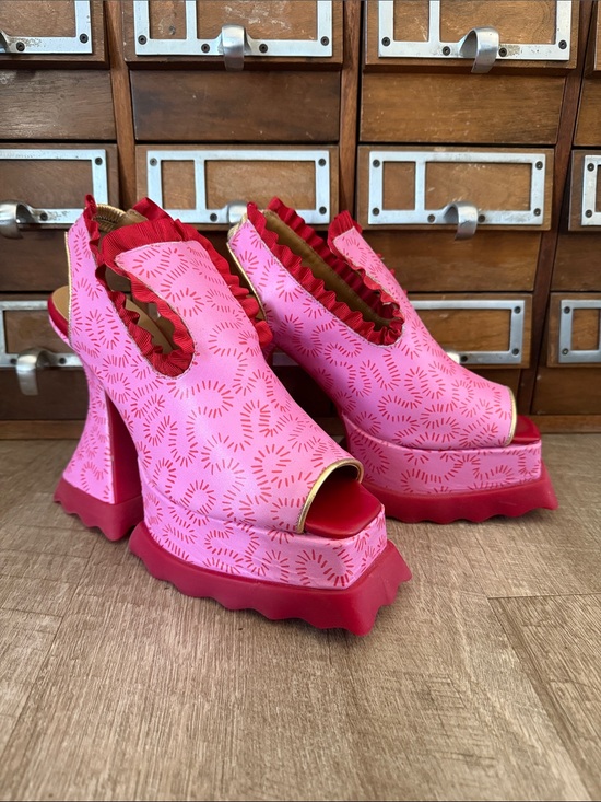 John Fluevog Shoes - Munster Max Ruffle Lady Miss Platform Slingback Sandals Zandra Rhodes Size 10